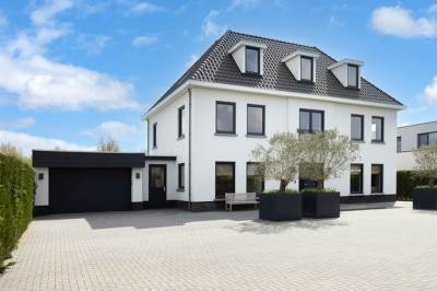 Woning Larense Laan 16 Zwaanshoek