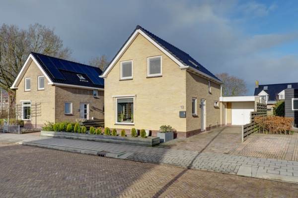 Woning Van Voortstraat 12 Surhuisterveen
