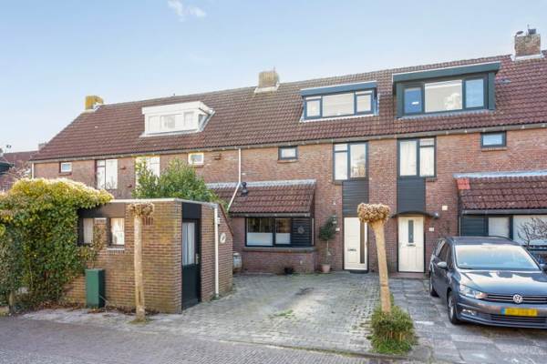 Woning Hugo van Woerdenstraat 55 Leiden