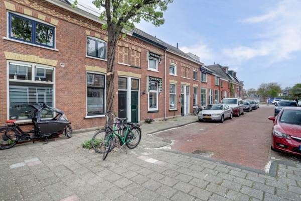 Woning Hugo van Rijkenlaan 6 Delft