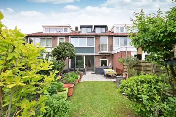 Woning van der Helstpark 19 Muiderberg