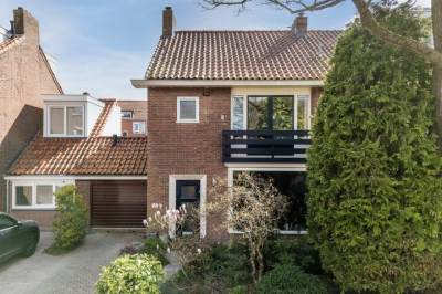 Woning Jhr.Mr.Dr. H.A. van Karnebeeklaan 42 Amstelveen