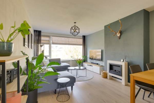 Woning Burgemeester Caan van Necklaan 287 Leidschendam