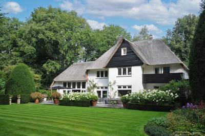 Woning van Beeverlaan 7 Laren (NH)