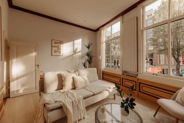 Woning Oudezijds Achterburgwal 212 Amsterdam