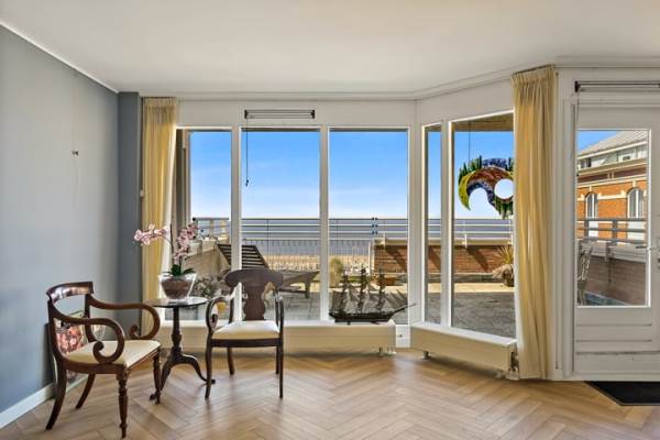 Woning Gevers Deynootplein 211 Den Haag