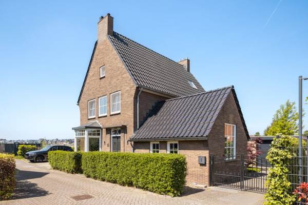 Woning Burgemeester van Akenwijk 6A Hendrik-Ido-Ambacht