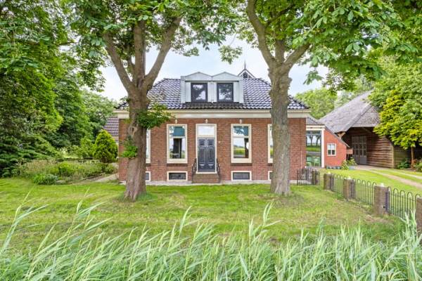 Woning Rijksstraatweg 1 Niezijl