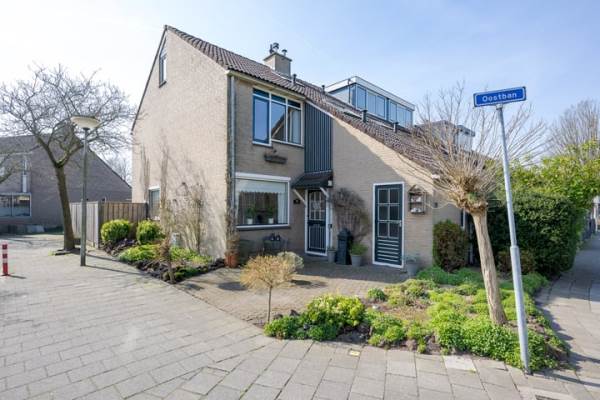 Woning Esdoornlaan 19 Leimuiden