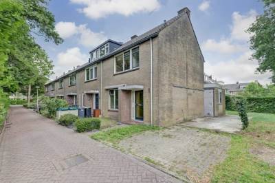 Woning Heyne van Althenastraat 18 Heinenoord