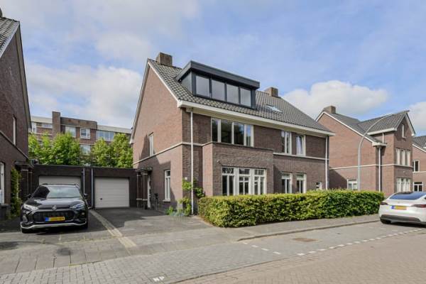 Woning Dagpauwoog 11 Oosterhout (NB)