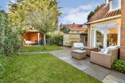 Woning van Tuijll van Serooskerkenstraat 1 Abcoude