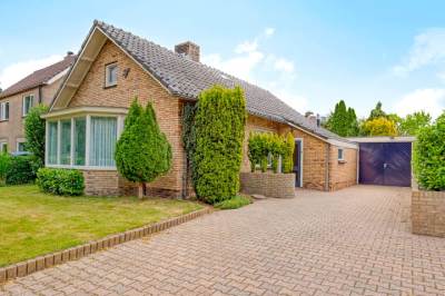 Woning Burgemeester Lewe van Aduardplein 1 Valburg