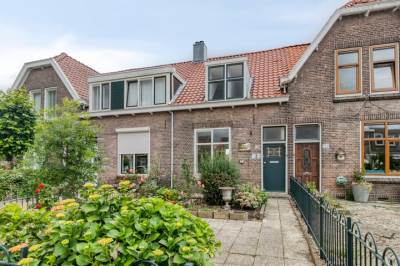Woning Burgemeester van Esstraat 127 Pernis Rotterdam