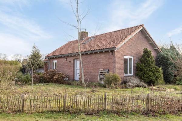 Woning Pastoor van Houtstraat 12 Odiliapeel