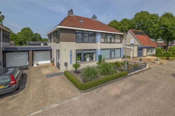 Woning Joop den Uyllaan 21 Veendam