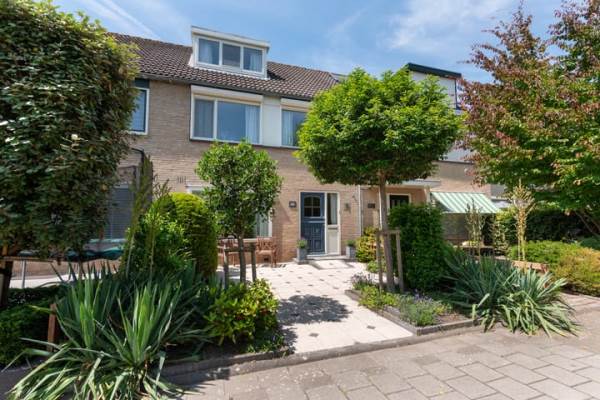 Woning Brederolaan 9 Roelofarendsveen