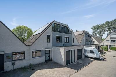 Woning Van Doesburg-erf 83 Dordrecht