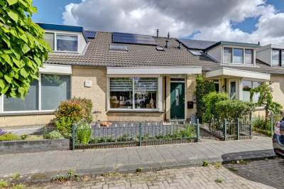 Woning Theo Mann-Bouwmeesterstraat 27 Spijkenisse