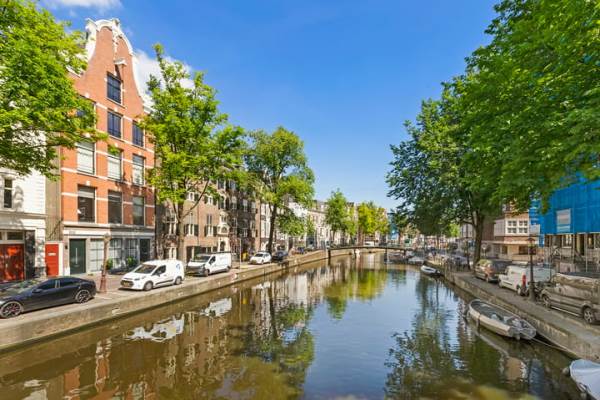 Woning Oudezijds Voorburgwal 233B Amsterdam