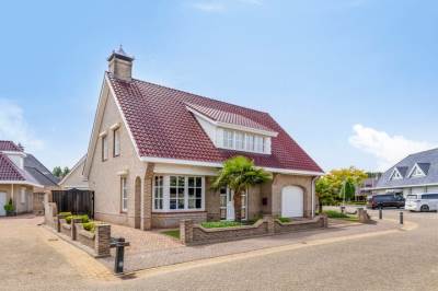 Woning Mgr. van Hooydonkstraat 4 St. Willebrord