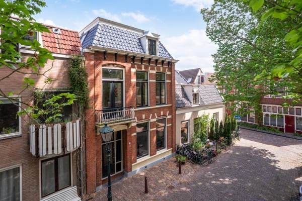 Woning Achter de Grote Kerk 25 Leeuwarden