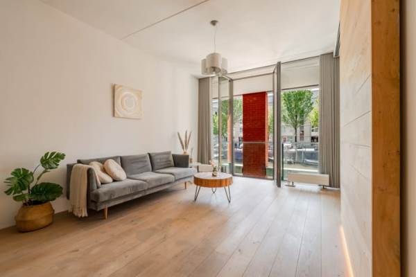 Woning Jacob Burggraafstraat 100 Amsterdam