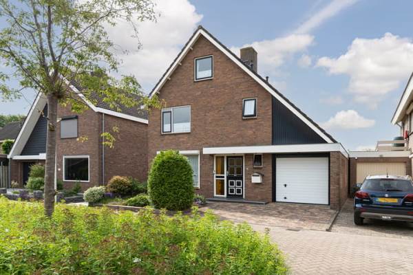 Woning Sterremuurplaats 4 Bleskensgraaf ca