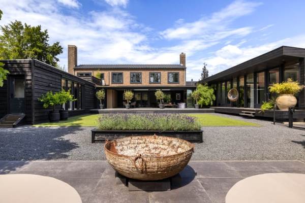 Woning Raadhuisplein 12 Zwijndrecht