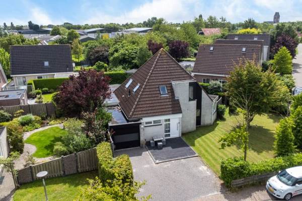 Woning Hazzelnútstrjitte 1 Stiens
