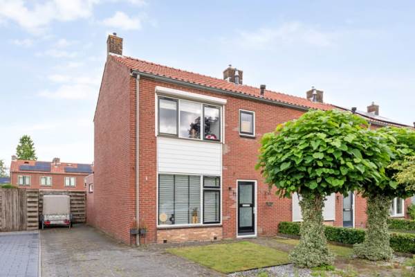 Woning Burg.van Höevellstraat 6 Nieuwleusen
