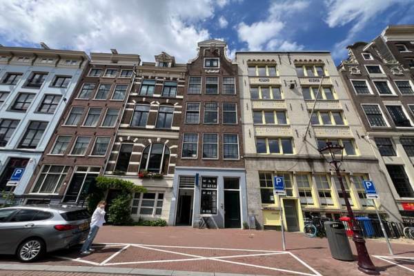 Woning Nieuwezijds Voorburgwal 72B Amsterdam