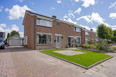 Woning Pr. Bernhardstraat 8 Uithuizermeeden