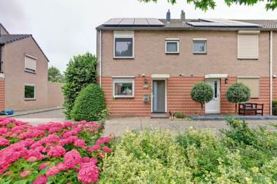 Woning Agnes Bartoutslaan 18 Hendrik-Ido-Ambacht
