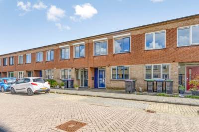 Woning Theo Mann-Bouwmeesterstraat 142 Spijkenisse
