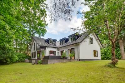 Woning Burg. Van Holthelaan 1 Zeist