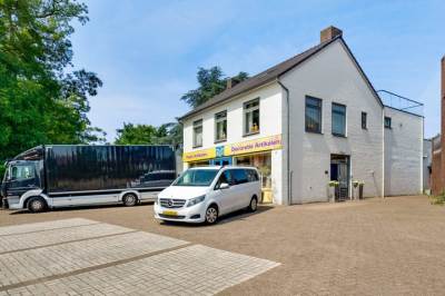 Woning Burg. Van Houtstraat 47 Budel