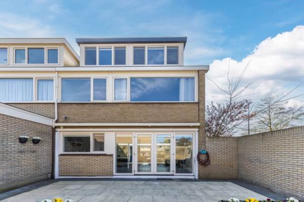 Woning van Loenenlaan 59 Beverwijk