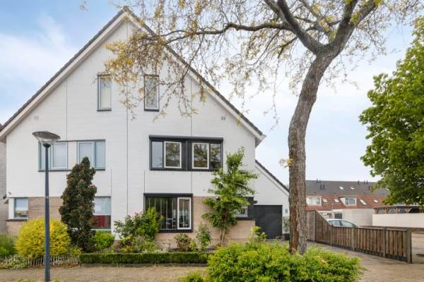 Woning Robert Stolzhof 53 Hoorn (NH)