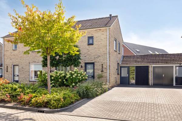 Woning Burgemeester Nijsinghweg 10 Ruinerwold