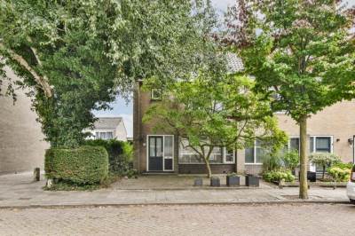 Woning van den Woudestraat 28 Warmond