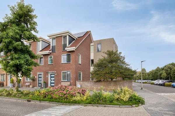 Woning Agnes Bartoutslaan 84 Hendrik-Ido-Ambacht