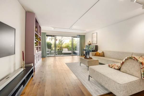 Woning C. van Eesterenlaan 256 Amsterdam