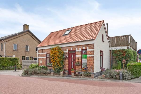 Woning Dorpsplein 5 Graauw