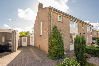 Woning Van den Steen van Ommerenstraat 15 Nijkerk