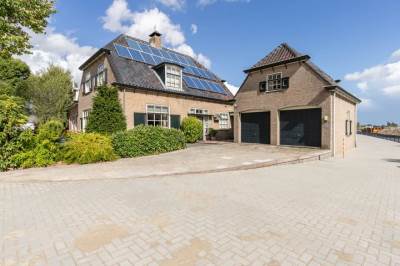 Woning Noordeinde 175 Roelofarendsveen