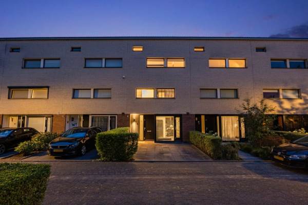 Woning Waregemstraat 8 Hengelo (OV)