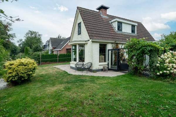 Woning Rinewâl 10 De Falom