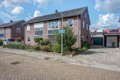 Woning Deken van der Waardenlaan 12 Almelo