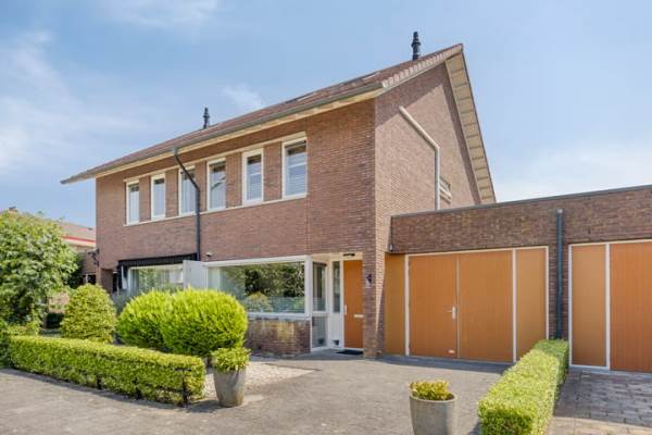 Woning Kleefkruid 16 Puttershoek